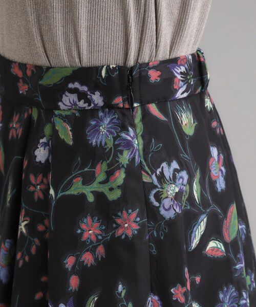 LAURA ASHLEY(ローラアシュレイ)の「【洗える/ウエストゴム仕様/カラー&無地展開あり】アーシャ柄 ジャカードスカート(スカート・レディース・ワイン系1/ブラック/ブラック系・40/38)」の20枚目の写真