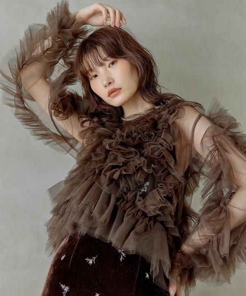 Kana（カナ）の「アシンメトリーボリュームチュールトップス パーティー 結婚式 お呼ばれ オケージョン デイリー（その他トップス・レディース・ピンク/ブラウン/アイボリー/グレー・フリー）」の3枚目の写真
