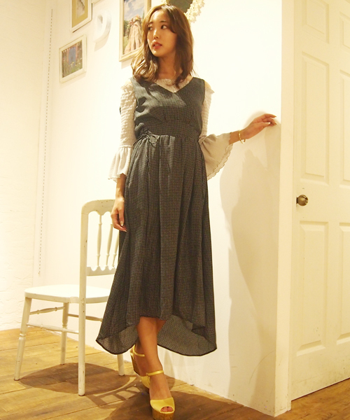 dazzlin（ダズリン）の「レースアップＶネックワンピース（ワンピース・レディース・ブラック/オフホワイト/ベージュ/イエロー/ネイビー・MEDIUM/SMALL）」の15枚目の写真