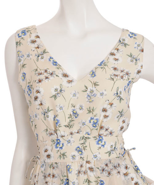 dazzlin（ダズリン）の「レースアップＶネックワンピース（ワンピース・レディース・ブラック/オフホワイト/ベージュ/イエロー/ネイビー・MEDIUM/SMALL）」の11枚目の写真