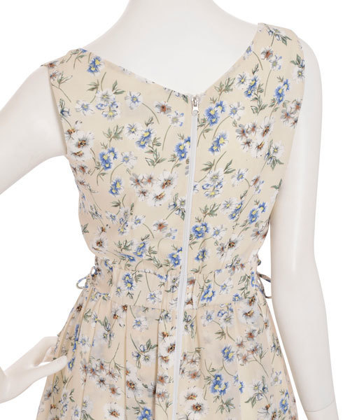 dazzlin（ダズリン）の「レースアップＶネックワンピース（ワンピース・レディース・ブラック/オフホワイト/ベージュ/イエロー/ネイビー・MEDIUM/SMALL）」の12枚目の写真