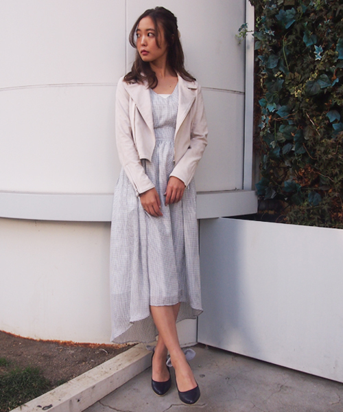 dazzlin（ダズリン）の「レースアップＶネックワンピース（ワンピース・レディース・ブラック/オフホワイト/ベージュ/イエロー/ネイビー・MEDIUM/SMALL）」の19枚目の写真