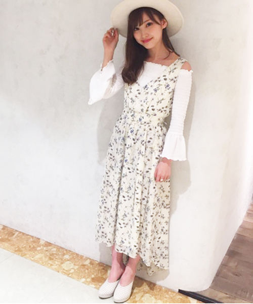 dazzlin（ダズリン）の「レースアップＶネックワンピース（ワンピース・レディース・ブラック/オフホワイト/ベージュ/イエロー/ネイビー・MEDIUM/SMALL）」の22枚目の写真