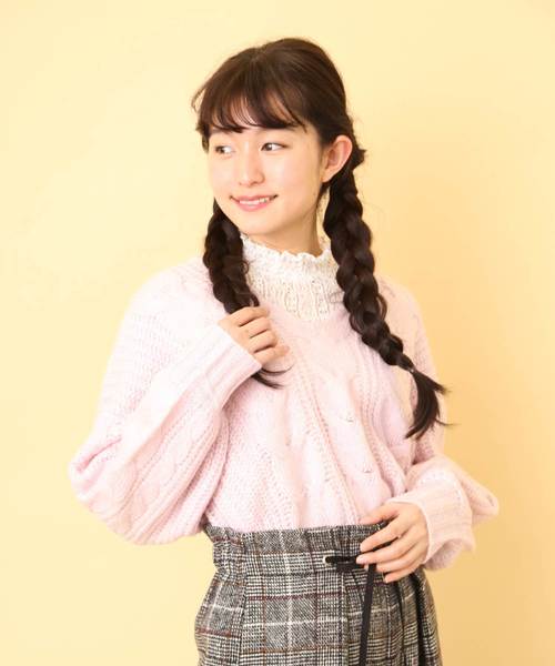 OLIVE des OLIVE（オリーブデオリーブ）の「★抜け衿ケーブルプルオーバー（ニット/セーター・レディース・ラベンダー/オフホワイト/ブラック/サックスブルー・FREE）」の4枚目の写真