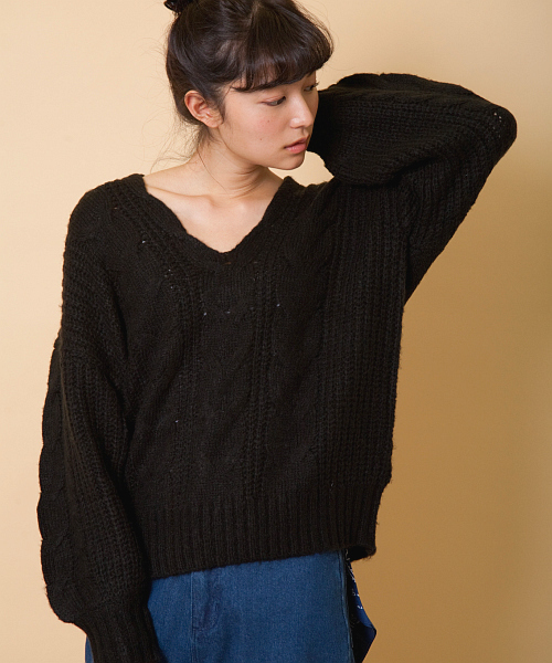 OLIVE des OLIVE（オリーブデオリーブ）の「★抜け衿ケーブルプルオーバー（ニット/セーター・レディース・ラベンダー/オフホワイト/ブラック/サックスブルー・FREE）」の2枚目の写真