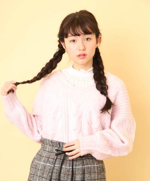 OLIVE des OLIVE（オリーブデオリーブ）の「★抜け衿ケーブルプルオーバー（ニット/セーター・レディース・ラベンダー/オフホワイト/ブラック/サックスブルー・FREE）」の5枚目の写真