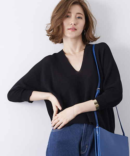 STUDIOUS（ステュディオス）の「ホールガーメントVネックニット（ニット/セーター・レディース・ベージュ/ブラック/ピンク・FREE）」の2枚目の写真