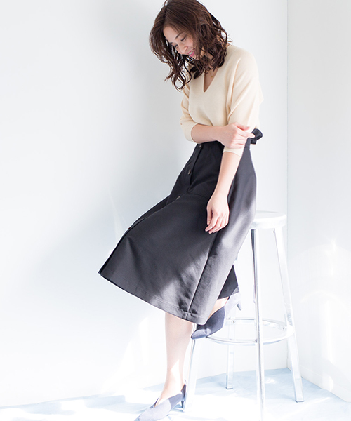 STUDIOUS（ステュディオス）の「ホールガーメントVネックニット（ニット/セーター・レディース・ベージュ/ブラック/ピンク・FREE）」の6枚目の写真