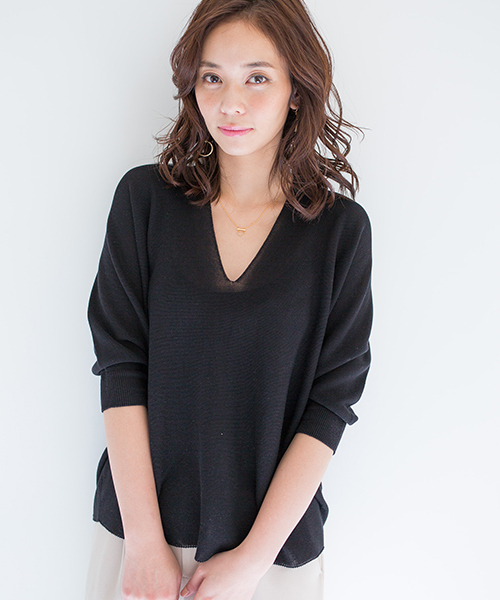 STUDIOUS（ステュディオス）の「ホールガーメントVネックニット（ニット/セーター・レディース・ベージュ/ブラック/ピンク・FREE）」の7枚目の写真