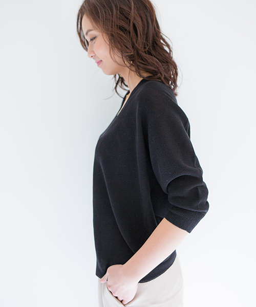 STUDIOUS（ステュディオス）の「ホールガーメントVネックニット（ニット/セーター・レディース・ベージュ/ブラック/ピンク・FREE）」の8枚目の写真