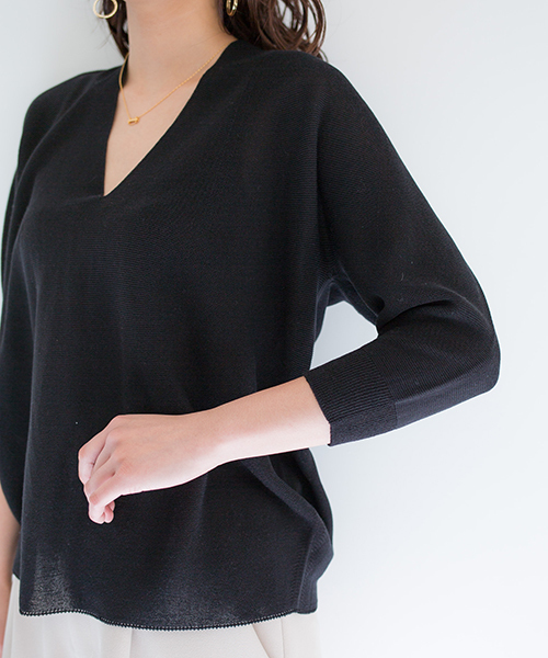 STUDIOUS（ステュディオス）の「ホールガーメントVネックニット（ニット/セーター・レディース・ベージュ/ブラック/ピンク・FREE）」の11枚目の写真