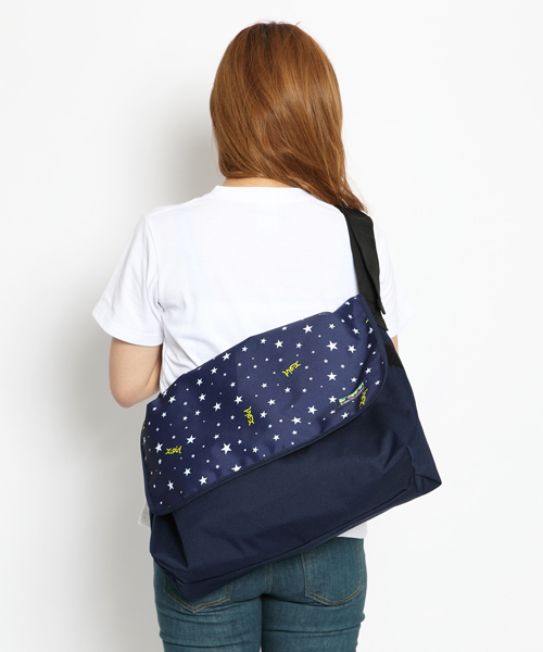 X-girl（エックスガール）の「BASIC MESSANGER BAG（メッセンジャーバッグ・レディース・マルチ/ブラック/ピンク/グリーン/ネイビー・ONE SIZE）」の6枚目の写真