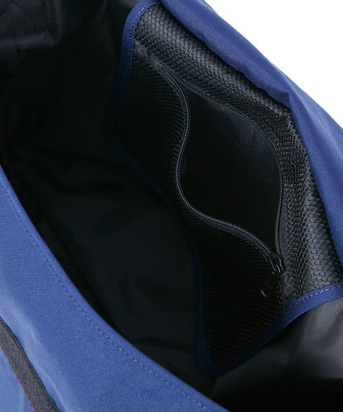 X-girl（エックスガール）の「BASIC MESSANGER BAG（メッセンジャーバッグ・レディース・マルチ/ブラック/ピンク/グリーン/ネイビー・ONE SIZE）」の9枚目の写真