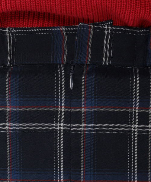 Petit Honfleur(プチオンフルール)の「ボタン使いチェックスカート(スカート・レディース・ネイビー/グレー・61/64/67)」の3枚目の写真