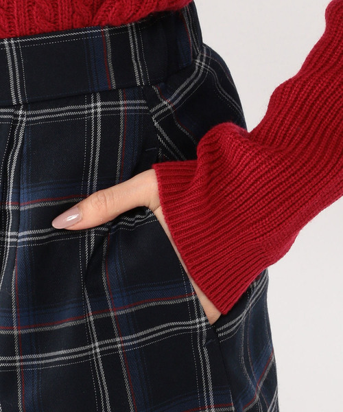 Petit Honfleur(プチオンフルール)の「ボタン使いチェックスカート(スカート・レディース・ネイビー/グレー・61/64/67)」の4枚目の写真