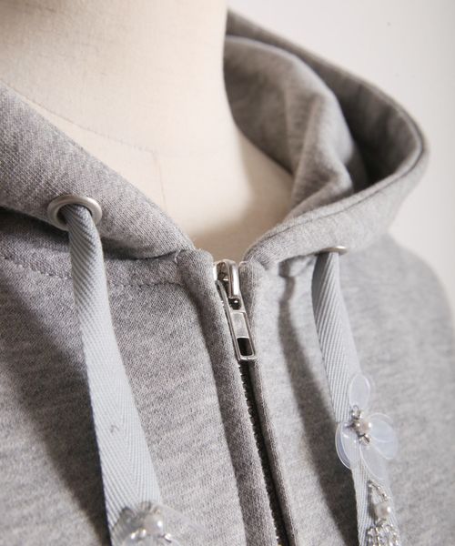 tocco closet(トッコ クローゼット)の「フラワースパンコール装飾つきパーカー(パーカー・レディース・ブラック/グレー・M)」の8枚目の写真
