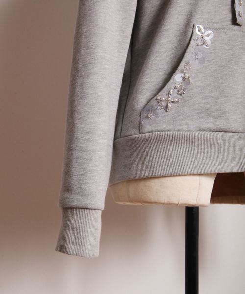tocco closet(トッコ クローゼット)の「フラワースパンコール装飾つきパーカー(パーカー・レディース・ブラック/グレー・M)」の20枚目の写真