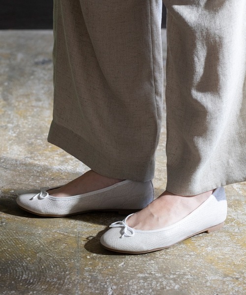 menue(メヌエ)の「スイートフィット ラウンドトゥ バレエシューズ(バレエシューズ・レディース・グレイッシュベージュ/レッド/ピンク/ブラック/レオパード/ブルー/イエロー/グリーン/ブラック系その他/ベージュ系その他/グリーン系その他/ブラック系その他3/その他/ブラウン/チャコール/ライトグレー/スモークピンク/マスタード/ブラック系その他2/その他1/ガンメタ/パイソン/アニマル/ベージュ/ホワイト系その他/パープル系その他/キャメル/ダークブラウン/ブラック系その他4/ブルー系その他/ラベンダー/アイボリー/シルバー/アッシュグレー/ブラック系その他5/ブラウン系その他・26.5cm/25.5cm/22.5cm/26.0cm/24.0cm/24.5cm/22.0cm/23.0cm/23.5cm/21.5cm/25.0cm)」の3枚目の写真