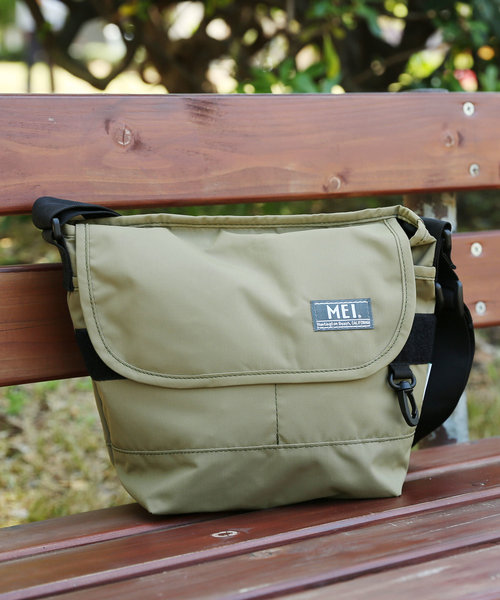 MEI（メイ）の「【MEI】MINI MESSENGER 19/メッセンジャーバッグ（メッセンジャーバッグ・メンズ・ベージュ/ブラック/ブルー/ブラウン/チャコール/グリーン/グレー/ネイビー/オリーブドラブ/オレンジ/ピンク/パープル/レッド/ホワイト/イエロー・FREE）」の9枚目の写真