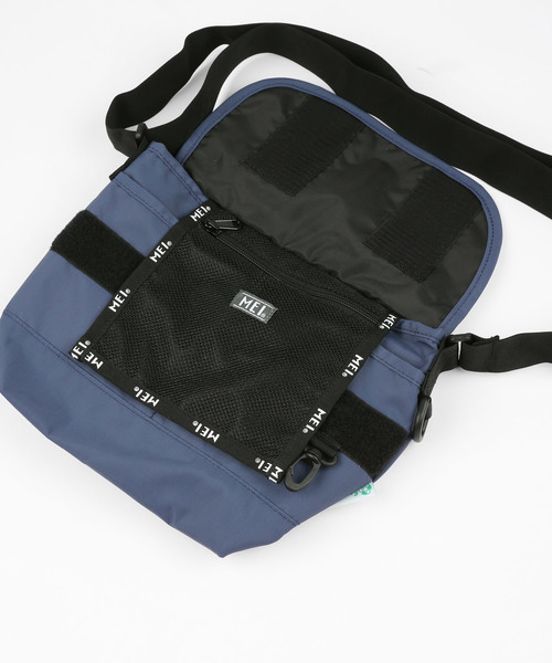 MEI（メイ）の「【MEI】MINI MESSENGER 19/メッセンジャーバッグ（メッセンジャーバッグ・メンズ・ベージュ/ブラック/ブルー/ブラウン/チャコール/グリーン/グレー/ネイビー/オリーブドラブ/オレンジ/ピンク/パープル/レッド/ホワイト/イエロー・FREE）」の18枚目の写真