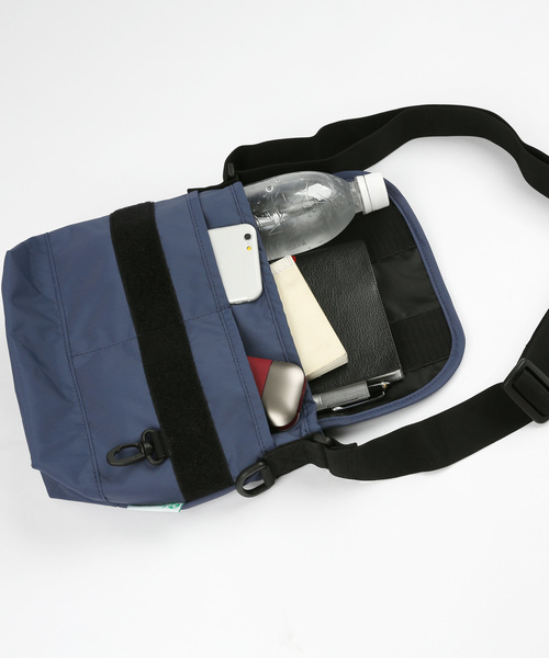 MEI（メイ）の「【MEI】MINI MESSENGER 19/メッセンジャーバッグ（メッセンジャーバッグ・メンズ・ベージュ/ブラック/ブルー/ブラウン/チャコール/グリーン/グレー/ネイビー/オリーブドラブ/オレンジ/ピンク/パープル/レッド/ホワイト/イエロー・FREE）」の20枚目の写真