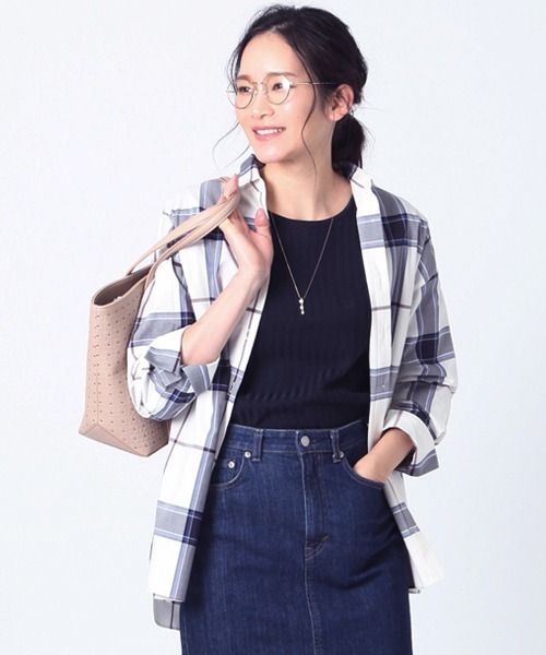 NEWYORKER(ニューヨーカー)の「ビッグハウスタータン こなれチュニックシャツ(シャツ/ブラウス・レディース・ネイビー/アイボリー・9号/11号)」の2枚目の写真