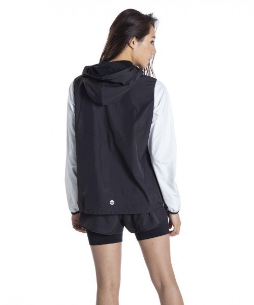 ROXY(ロキシー)の「HORN JACKET/ロキシー ナイロンジャケット フィットネス ランニング ジム ヨガ(ナイロンジャケット・レディース・ブラック/ピンク系その他・SMALL/MEDIUM/LARGE/X-LARGE)」の3枚目の写真