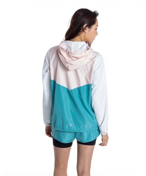 ROXY(ロキシー)の「HORN JACKET/ロキシー ナイロンジャケット フィットネス ランニング ジム ヨガ(ナイロンジャケット・レディース・ブラック/ピンク系その他・SMALL/MEDIUM/LARGE/X-LARGE)」の5枚目の写真