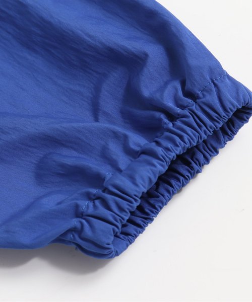 BREEZE（ブリーズ）の「/ソフトシェルウインドパーカー ジュニア（パーカー・キッズ・ブラック/ブルー・LARGE/SMALL/MEDIUM/X-SMALL）」の4枚目の写真