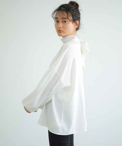 AMERICAN HOLIC（アメリカンホリック）の「バックリボン袖ギャザーブラウス（シャツ/ブラウス・レディース・ブラック/オフホワイト・FREE）」の2枚目の写真