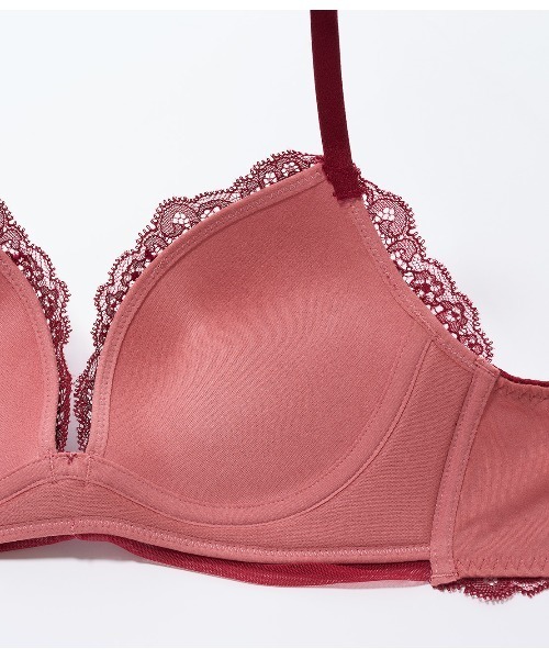 PEACH JOHN（ピーチジョン）の「【盛りブラ売上No.1※ヒットシリーズ！盛れるのにまるでノンワイヤーのような着け心地】ナイスバディブラミスティブーケ（ブラジャー・レディース・ホワイト/チェリーピンク/ブルー/ネイビー/ピンク/ボルドー/ブルーグリーン/ラベンダー/ブラック/ダークパープル/スモークピンク/オフホワイト/レッド・B65/B70/C70/D70/B75/A65/A70/A75/C65/C75/D65/D75/E65/E70/E75/F65/F70/F75/E80/C80/D80）」の15枚目の写真