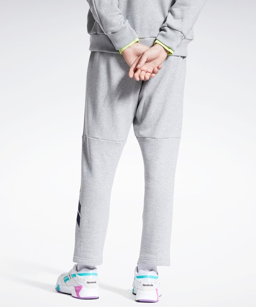 Reebok（リーボック）の「クラシックス ニットパンツ / Classics Knit Pants（スウェットパンツ・メンズ・グレー/ブラック・SMALL/MEDIUM/X-LARGE/LARGE/XX-LARGE/XXX-LARGE）」の3枚目の写真