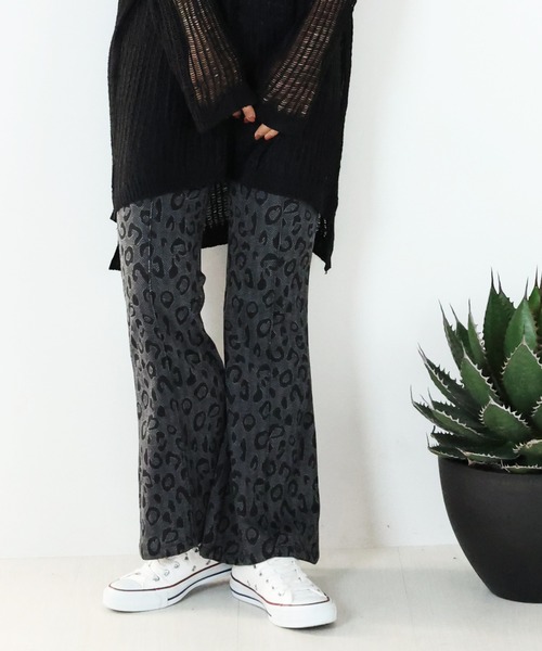 ARCANUM DESIGN（アルカナムデザイン）の「ARL ヒョウ柄ジャガードフレアーパンツ（その他パンツ・レディース・ブラック/グレー・S/M）」の2枚目の写真