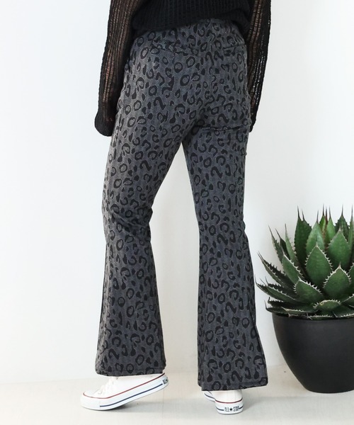 ARCANUM DESIGN（アルカナムデザイン）の「ARL ヒョウ柄ジャガードフレアーパンツ（その他パンツ・レディース・ブラック/グレー・S/M）」の7枚目の写真
