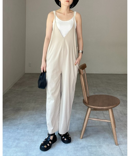 She's Closet(シーズクローゼット)の「リネンコットン深Vネックオールインワンサロペット(サロペット/オーバーオール・レディース・ブラック/サンドベージュ/ナチュラル/モカ・FREE)」の8枚目の写真