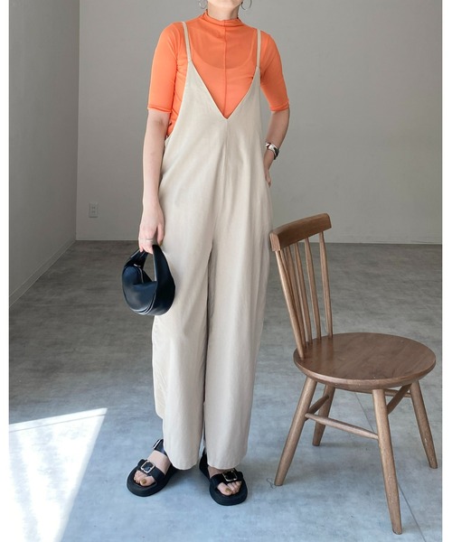She's Closet(シーズクローゼット)の「リネンコットン深Vネックオールインワンサロペット(サロペット/オーバーオール・レディース・ブラック/サンドベージュ/ナチュラル/モカ・FREE)」の13枚目の写真