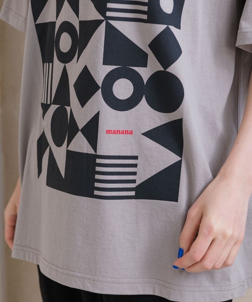 manana suerte(マニャーナスエルテ)の「ジオメトリックプリントTシャツ(Tシャツ/カットソー・レディース・ホワイト/チャコールグレー/ネイビー/モカ・FREE)」の18枚目の写真