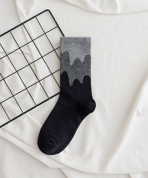 「kakko」（カッコ）の「レディース グラデーションカラー クルーソックス靴下（ソックス/靴下・レディース・A/B/C/D/E/F/G/H/I/J/K・FREE）」の2枚目の写真