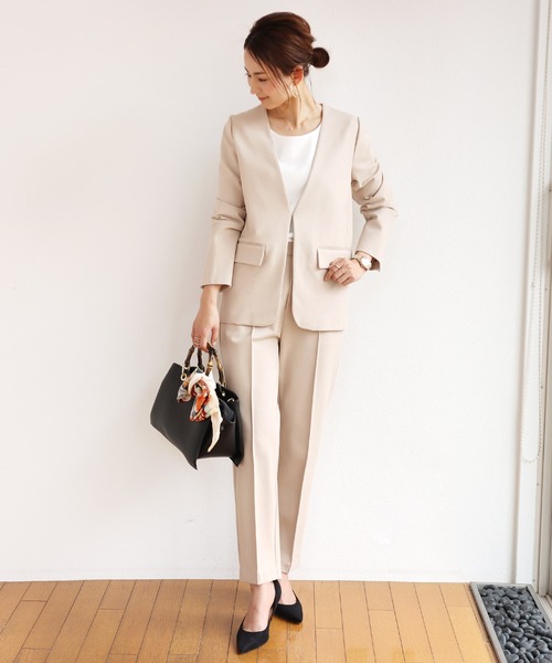 andme(アンドミー)の「ストレッチポンチテーパードパンツ(スラックス・レディース・ブラック/ライトブラウン/ライトベージュ・M/L)」の22枚目の写真