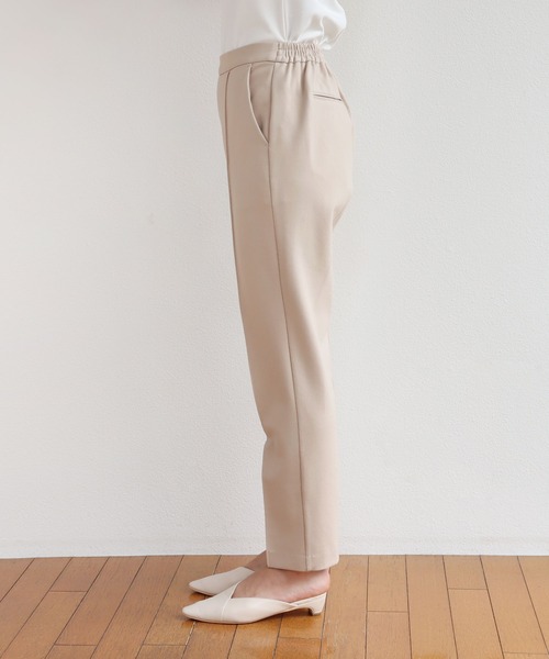 andme(アンドミー)の「ストレッチポンチテーパードパンツ(スラックス・レディース・ブラック/ライトブラウン/ライトベージュ・M/L)」の13枚目の写真
