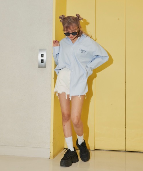 SHAGGIE（シャギー）の「カットオフダメージデニムショートパンツ（デニムパンツ・レディース・ホワイト/ブラック・SMALL/MEDIUM）」の5枚目の写真