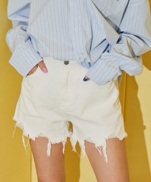 SHAGGIE（シャギー）の「カットオフダメージデニムショートパンツ（デニムパンツ・レディース・ホワイト/ブラック・SMALL/MEDIUM）」の10枚目の写真