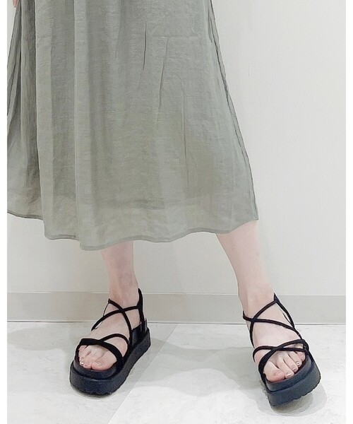 DRESKIP（ドレスキップ）の「◆厚底アシメストラップサンダル（サンダル・レディース・アイボリー/ブラック/ダークブラウン・35/45）」の5枚目の写真