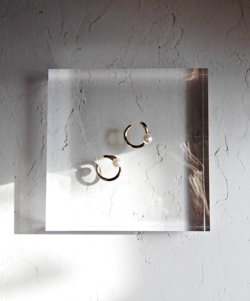 y/m by Yukie（イムバイユキエ）の「ポイントアクリルパールイヤカフセット（イヤーカフ・レディース・ゴールド/シルバー・FREE）」の10枚目の写真