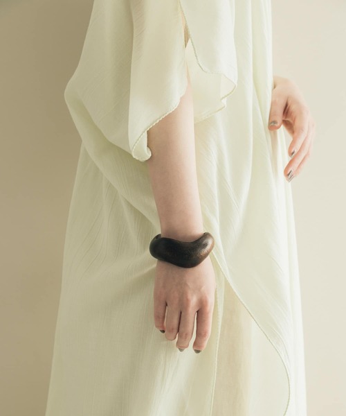 SMELLY（スメリー）の「ナミナミウッドバングル（バングル/リストバンド・レディース・ブラウン・-）」の4枚目の写真