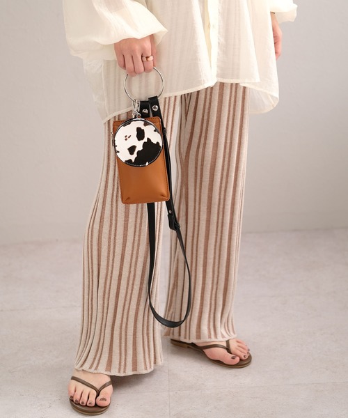 ANDJ(アンドジェイ)の「リングハンドショルダーポーチバッグ(ショルダーバッグ・レディース・ブラック/オレンジ/アイボリー/ブルーグレー・M)」の10枚目の写真