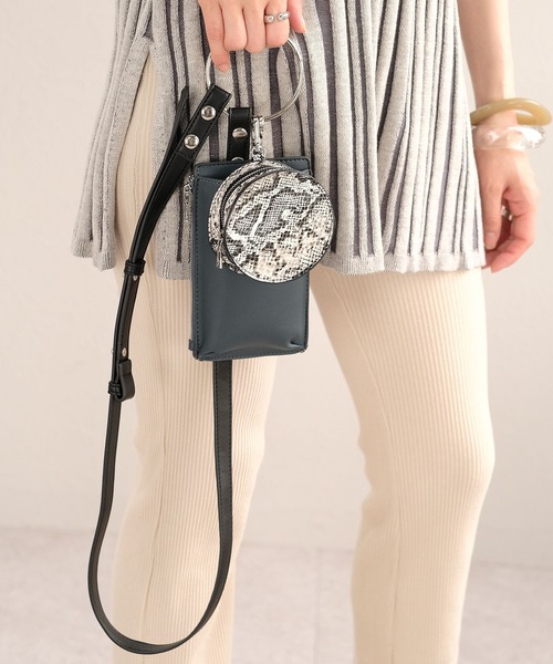 ANDJ(アンドジェイ)の「リングハンドショルダーポーチバッグ(ショルダーバッグ・レディース・ブラック/オレンジ/アイボリー/ブルーグレー・M)」の16枚目の写真