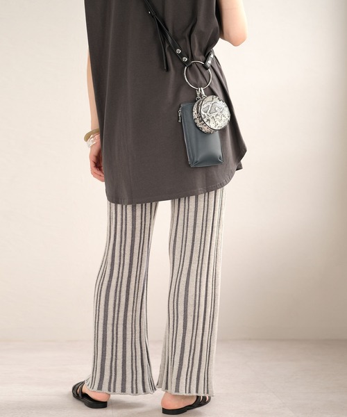 ANDJ(アンドジェイ)の「リングハンドショルダーポーチバッグ(ショルダーバッグ・レディース・ブラック/オレンジ/アイボリー/ブルーグレー・M)」の12枚目の写真