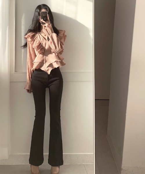 KOR(ケーオーアール)の「ティアードフリルブラウス(シャツ/ブラウス・レディース・アイボリー/ピンクベージュ・FREE)」の10枚目の写真