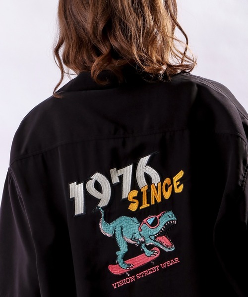 VISION STREET WEAR（ヴィジョンストリートウェア）の「【VISION STREET WEAR】恐竜刺繍シャツ（シャツ/ブラウス・メンズ・ブラック/サックスブルー/アイボリー・M/L）」の2枚目の写真